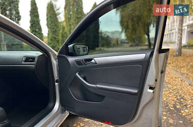 Седан Volkswagen Jetta 2015 в 