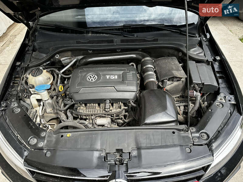 Седан Volkswagen Jetta 2016 в Днепре