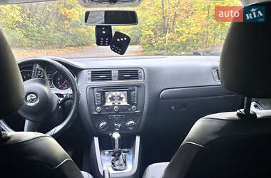 Седан Volkswagen Jetta 2012 в 