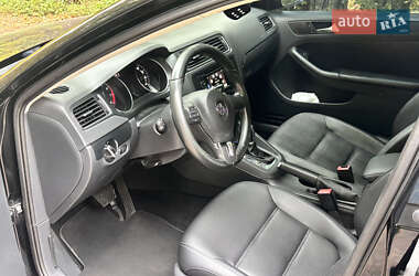 Седан Volkswagen Jetta 2012 в 