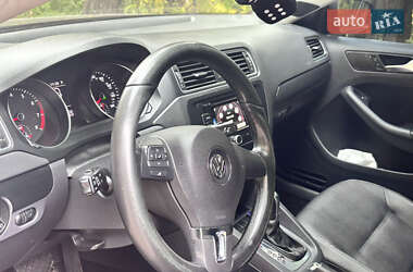 Седан Volkswagen Jetta 2012 в 