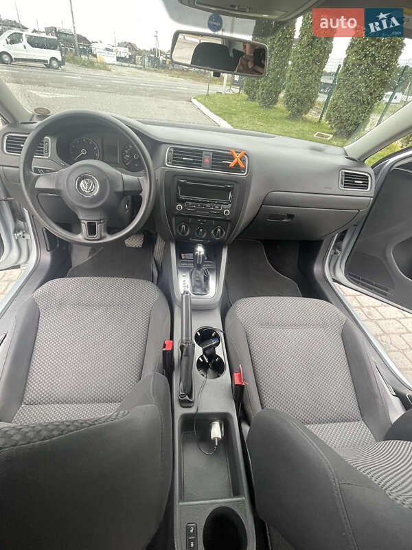 Седан Volkswagen Jetta 2013 в Львові фото 10 Седан Volkswagen Jetta 2013 в Львові