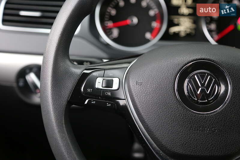 Седан Volkswagen Jetta 2017 в Киеве