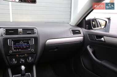 Седан Volkswagen Jetta 2017 в 