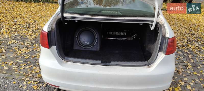 Седан Volkswagen Jetta 2010 в Львові фото 10 Седан Volkswagen Jetta 2010 в Львові