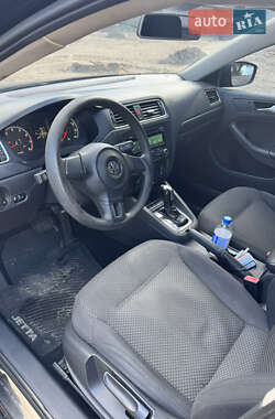 Седан Volkswagen Jetta 2013 в 
