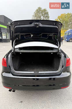 Седан Volkswagen Jetta 2012 в 