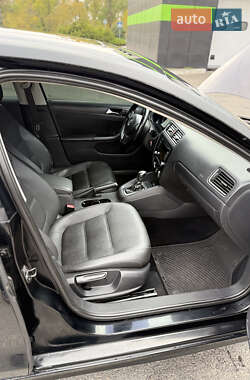 Седан Volkswagen Jetta 2012 в 