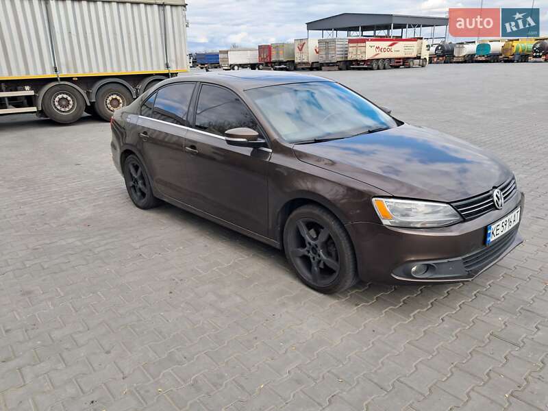 Седан Volkswagen Jetta 2012 в Днепре