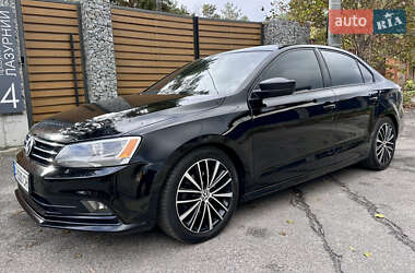 Седан Volkswagen Jetta 2015 в 