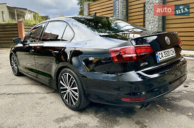 Седан Volkswagen Jetta 2015 в 