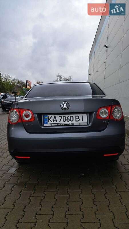 Седан Volkswagen Jetta 2006 в Вишневому фото 4 Седан Volkswagen Jetta 2006 в Вишневому