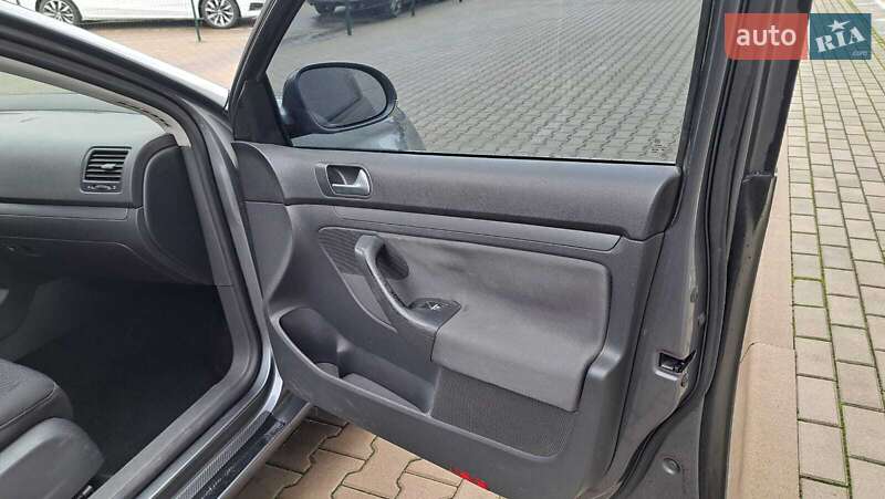 Седан Volkswagen Jetta 2006 в Вишневому фото 11 Седан Volkswagen Jetta 2006 в Вишневому