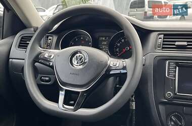 Седан Volkswagen Jetta 2016 в 