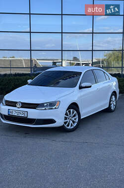 Седан Volkswagen Jetta 2013 в  фото 2 Седан Volkswagen Jetta 2013 в