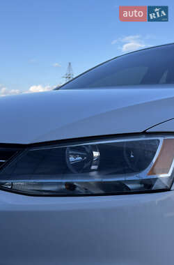 Седан Volkswagen Jetta 2013 в  фото 12 Седан Volkswagen Jetta 2013 в