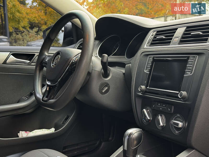 Седан Volkswagen Jetta 2016 в Києві