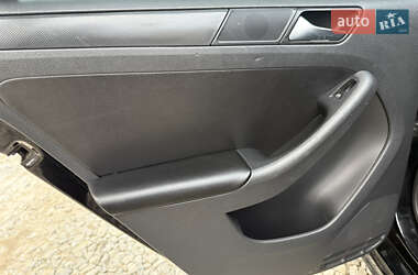 Седан Volkswagen Jetta 2012 в 