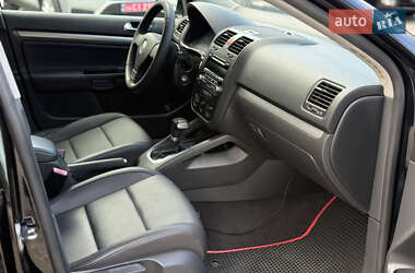Седан Volkswagen Jetta 2006 в  фото 18 Седан Volkswagen Jetta 2006 в