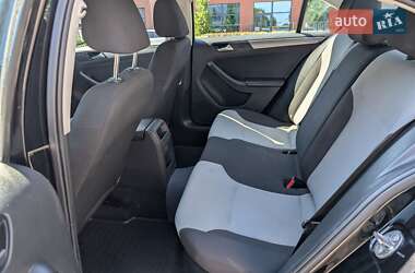 Седан Volkswagen Jetta 2017 в 