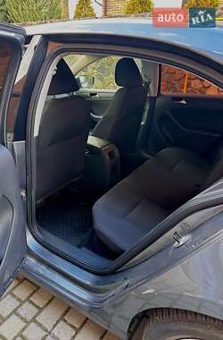 Седан Volkswagen Jetta 2014 в 