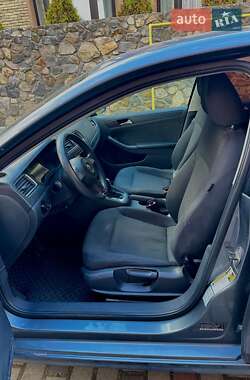 Седан Volkswagen Jetta 2014 в 