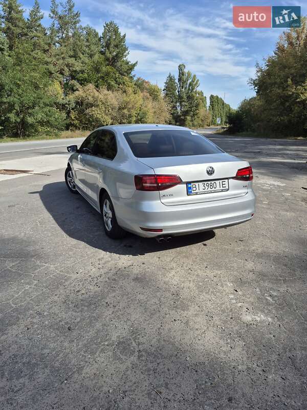 Седан Volkswagen Jetta 2015 в Кременчуге