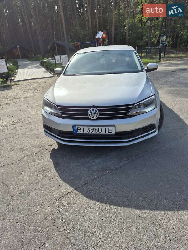 Седан Volkswagen Jetta 2015 в Кременчуге