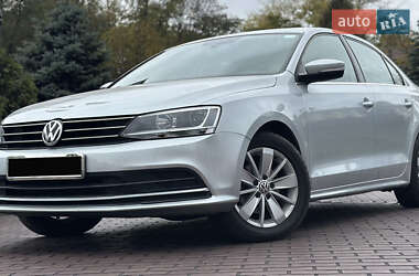 Седан Volkswagen Jetta 2015 в Дніпрі