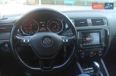 Седан Volkswagen Jetta 2016 в 