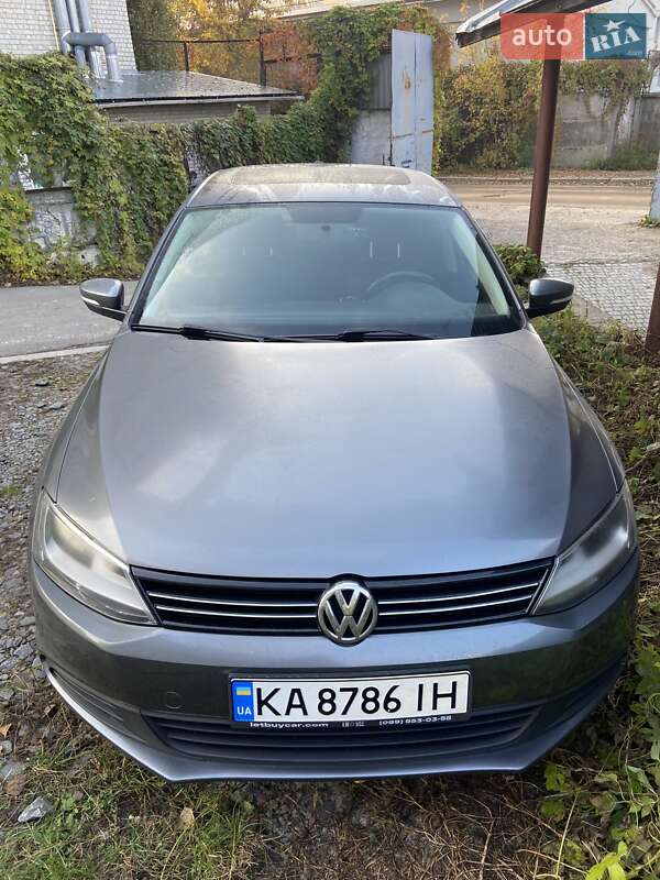 Седан Volkswagen Jetta 2012 в 