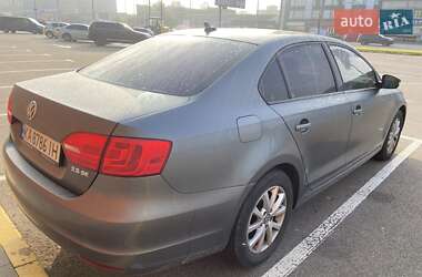 Седан Volkswagen Jetta 2012 в 