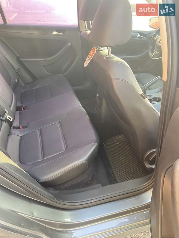 Седан Volkswagen Jetta 2012 в Києві