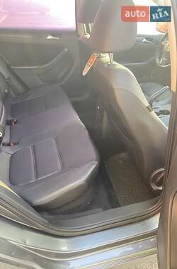 Седан Volkswagen Jetta 2012 в 