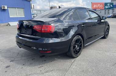 Седан Volkswagen Jetta 2015 в  фото 21 Седан Volkswagen Jetta 2015 в