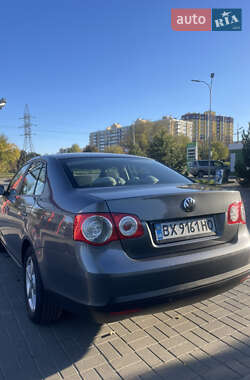 Седан Volkswagen Jetta 2005 в  фото 6 Седан Volkswagen Jetta 2005 в