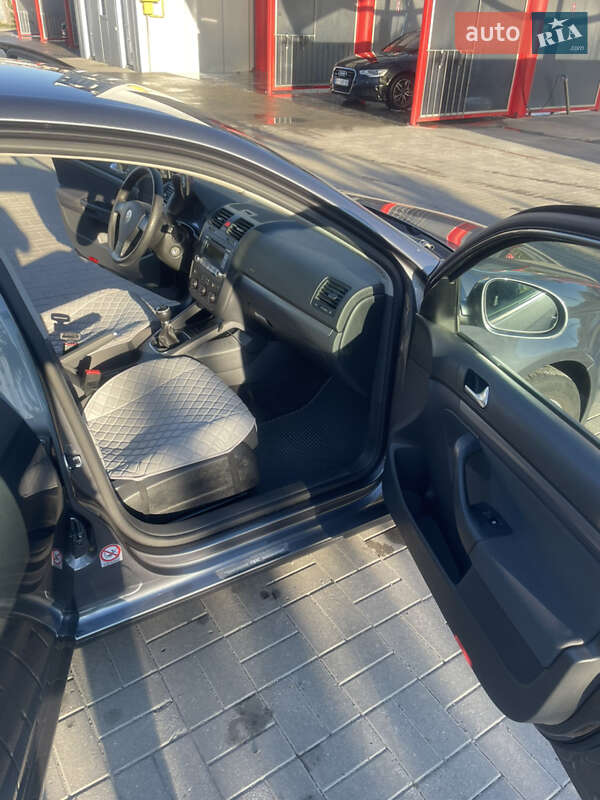 Седан Volkswagen Jetta 2005 в Хмельницькому фото 12 Седан Volkswagen Jetta 2005 в Хмельницькому