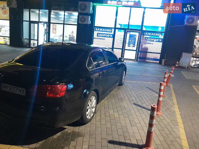 Седан Volkswagen Jetta 2011 в Києві фото 10 Седан Volkswagen Jetta 2011 в Києві