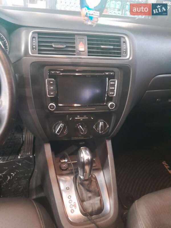 Седан Volkswagen Jetta 2011 в Києві фото 12 Седан Volkswagen Jetta 2011 в Києві