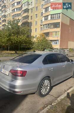 Седан Volkswagen Jetta 2015 в  фото 2 Седан Volkswagen Jetta 2015 в