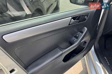 Седан Volkswagen Jetta 2015 в  фото 9 Седан Volkswagen Jetta 2015 в