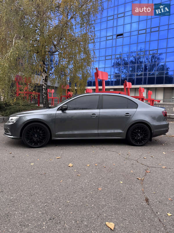 Седан Volkswagen Jetta 2016 в Дніпрі фото 2 Седан Volkswagen Jetta 2016 в Дніпрі