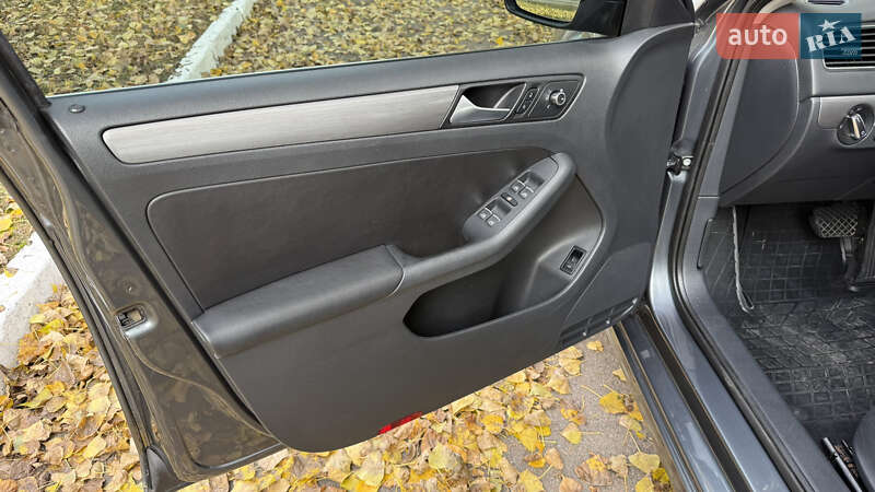 Седан Volkswagen Jetta 2013 в Киеве фото 22 Седан Volkswagen Jetta 2013 в Киеве