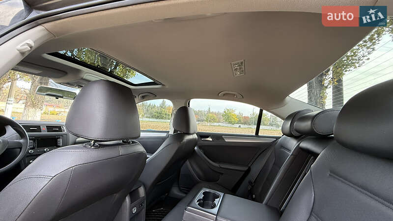 Седан Volkswagen Jetta 2013 в Киеве фото 34 Седан Volkswagen Jetta 2013 в Киеве