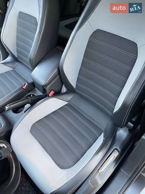 Седан Volkswagen Jetta 2012 в Ужгороде