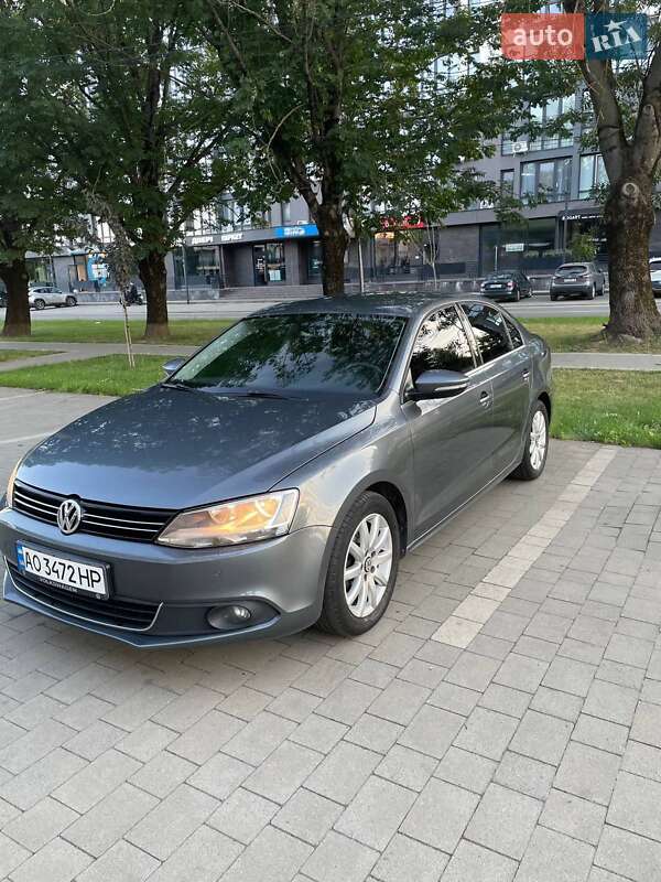 Седан Volkswagen Jetta 2012 в Ужгороде