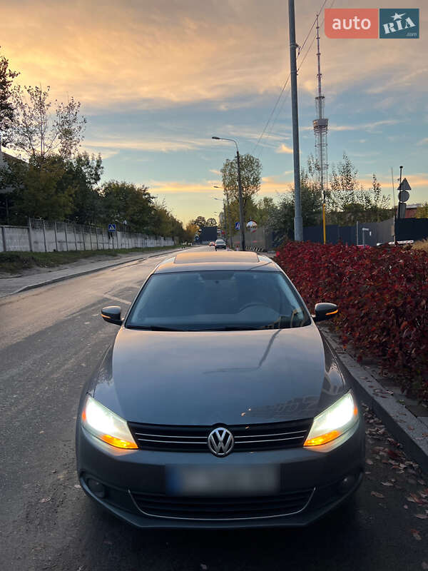 Седан Volkswagen Jetta 2014 в Киеве фото 10 Седан Volkswagen Jetta 2014 в Киеве