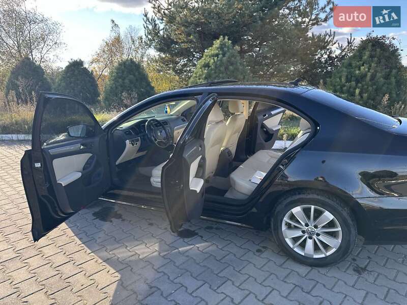 Седан Volkswagen Jetta 2016 в Жовкве