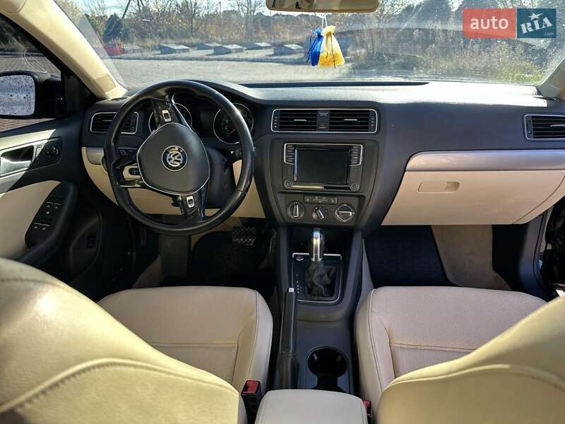 Седан Volkswagen Jetta 2016 в Жовкве