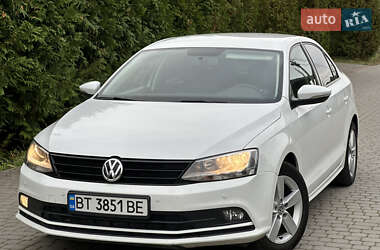 Седан Volkswagen Jetta 2016 в Львове